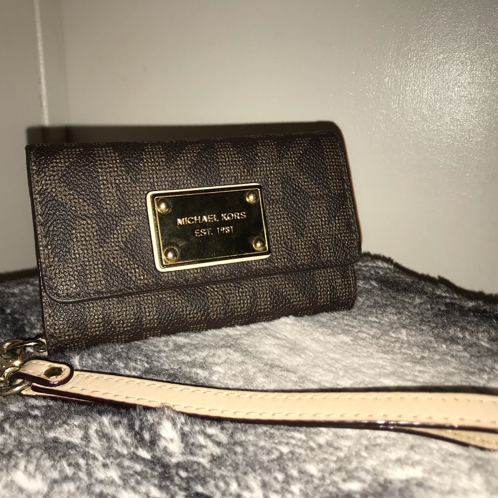 Michael Kors Wristlet Folio Case For iPhone 5💐